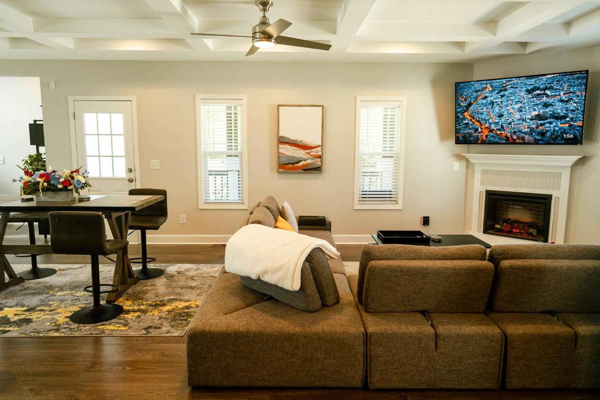 Enjoy This Mini-Mansion Near Downtown And The Airport! Atlanta Exterior photo