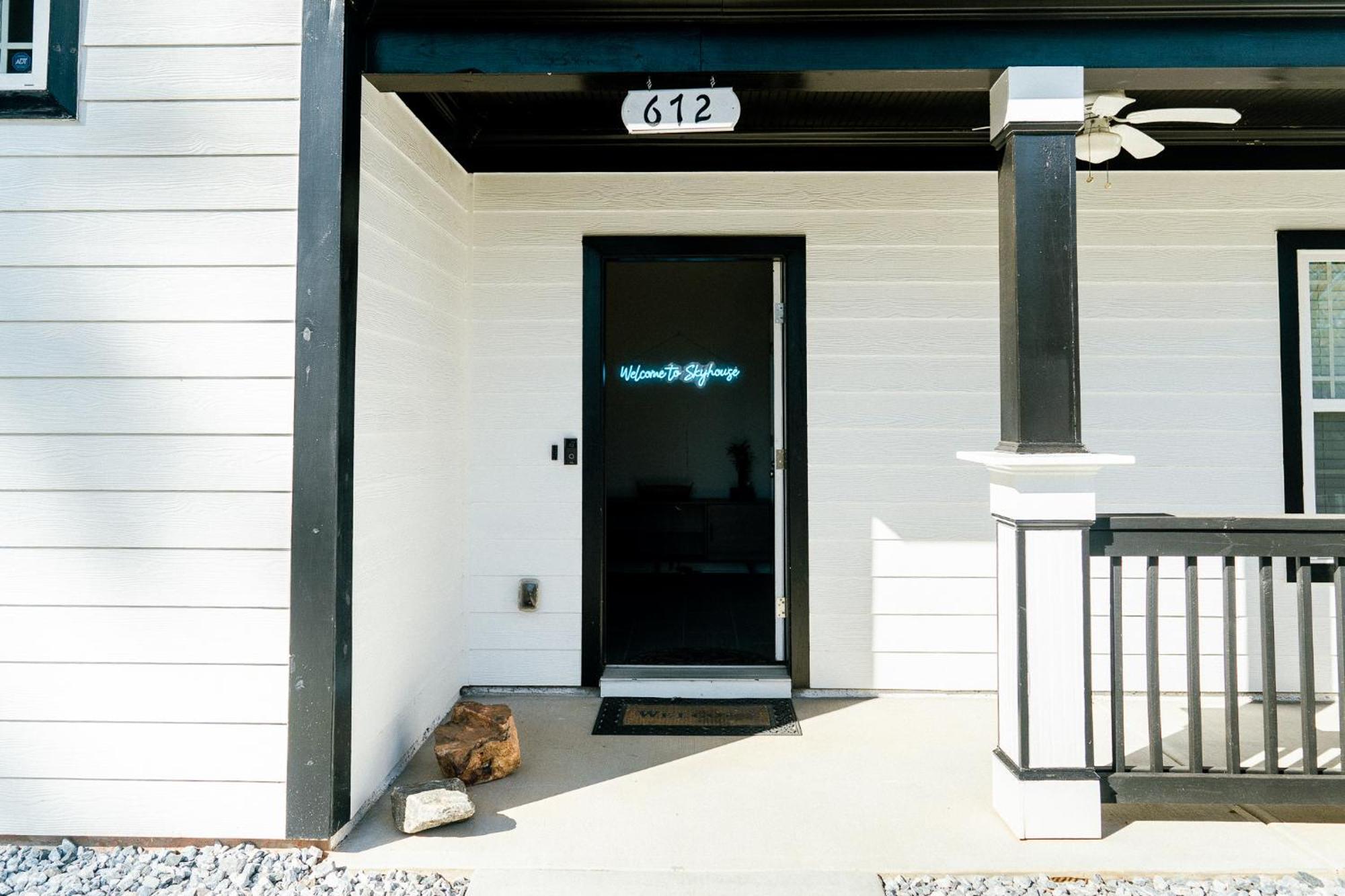 Enjoy This Mini-Mansion Near Downtown And The Airport! Atlanta Exterior photo